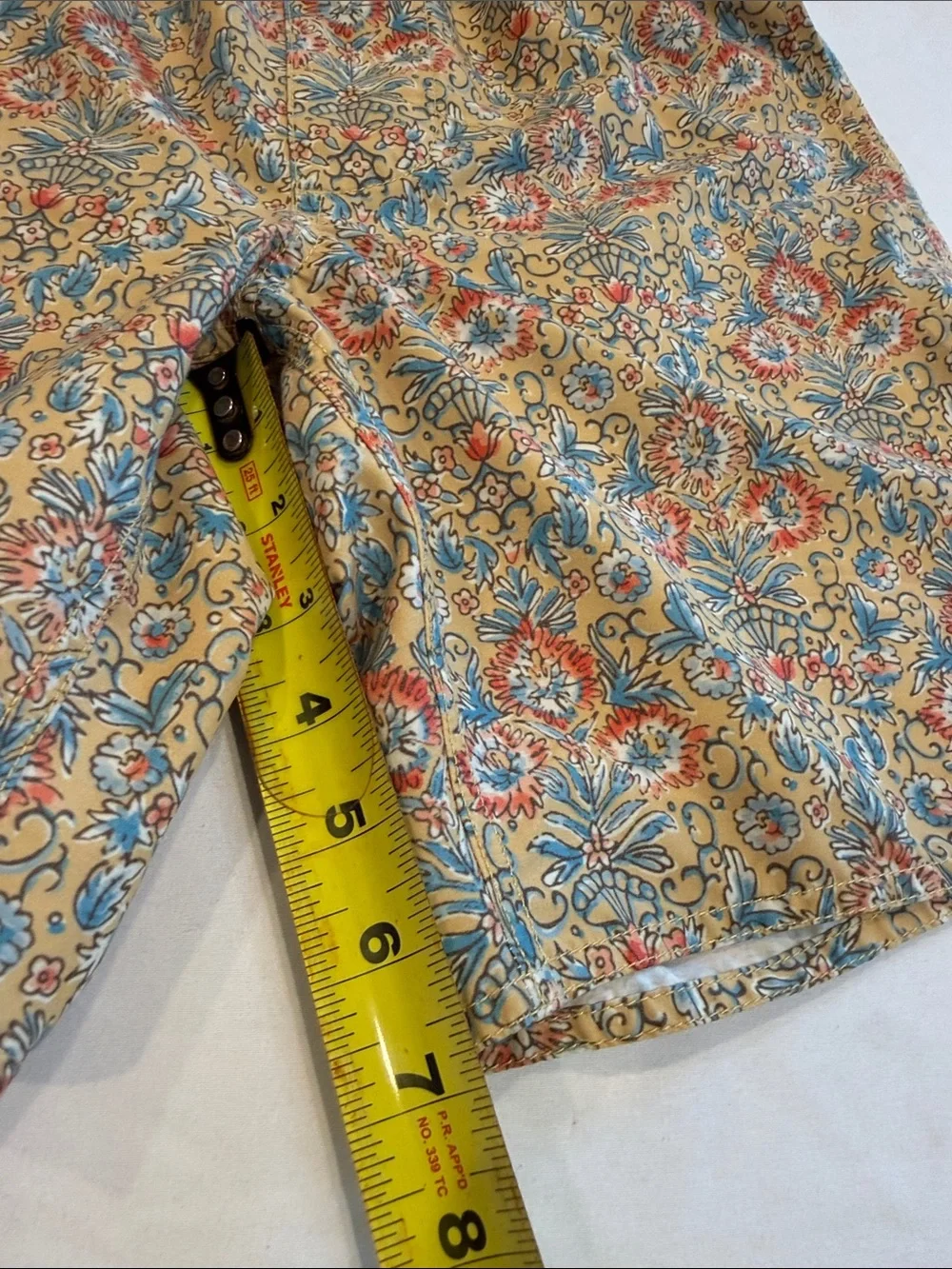 T0209100 Rhythm Men's Flat Front Shorts - Brown floral Pattern SZ 30